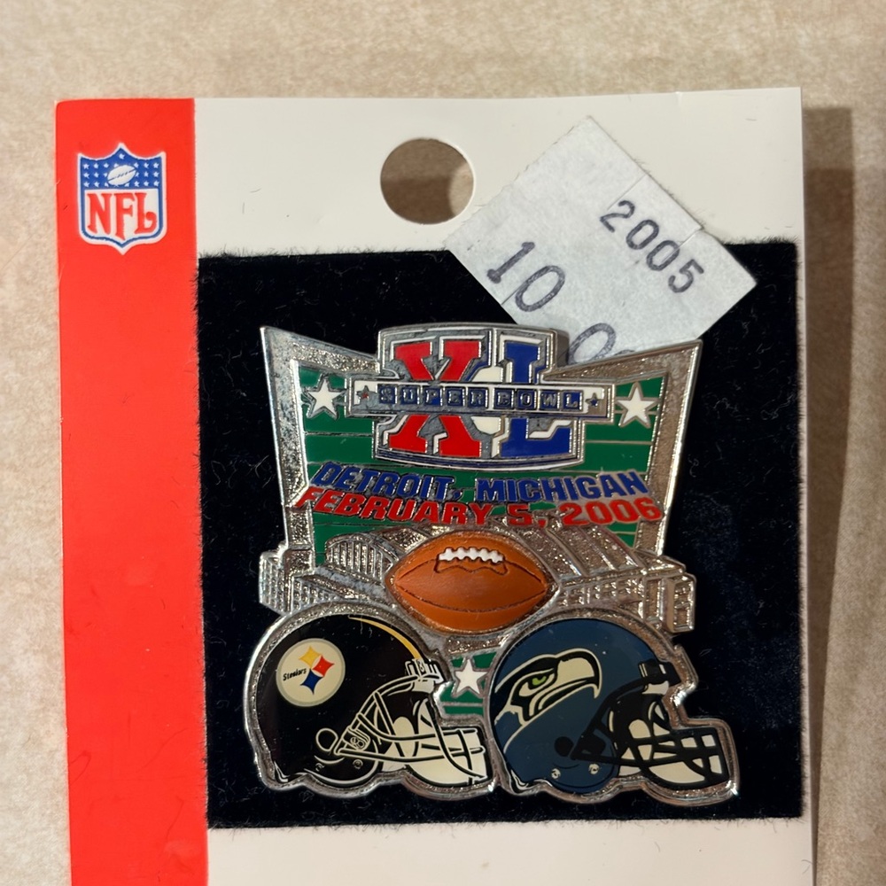 NFL Super Bowl XL Detroit Michigan Collectible Pin - Red Blue Green Black Silver